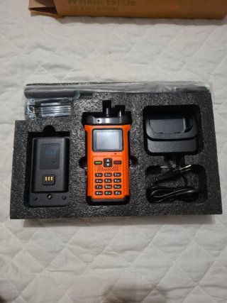 Walkie Talkie Naranja con Accesorios