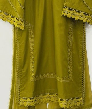 Abito verde con pizzo