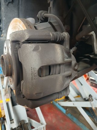 PINZA DE FRENO DELANTERA DERECHA Renault Megane IV Berlina 5P (12.2015->)