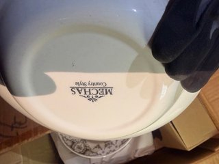 Vajilla porcelana diseño floral gris