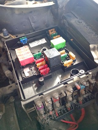 CAJA RELES / FUSIBLES Volkswagen Golf V (1K1)(10.2003->2008)