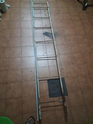 Escalera de hierro 8 peldaños 2,70m