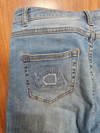 Pantalón vaquero Desigual bordado