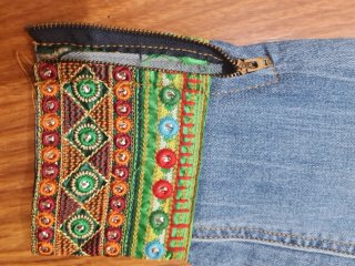 Pantalón vaquero Desigual bordado