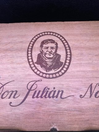 Caja de puros Don Julián Antigua
