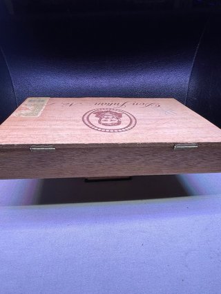 Caja de puros Don Julián Antigua