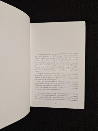 Cristina y Eduardo Mendoza. Barcelona modernista