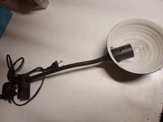Lámpara de pinza negra para manualidades