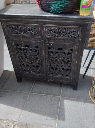 Mueble estilo vintage tallado negro