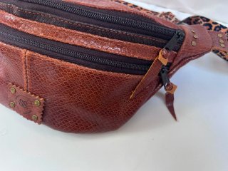 Riñonera de piel vacuno bolso de cuero