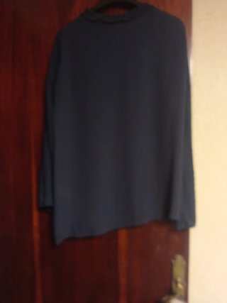 Blusa mujer manga larga. Corte asimétrico.