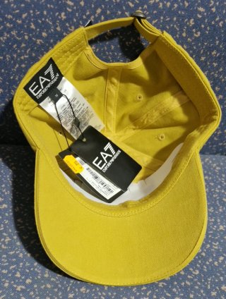 Gorra EA7 Emporio Armani Train Visibility Mostaza.