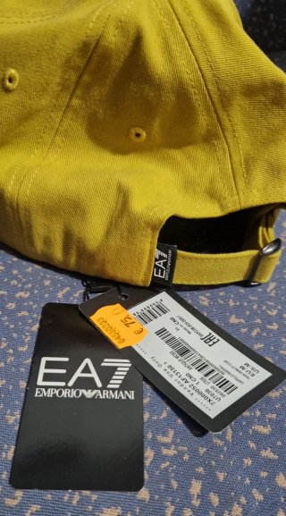 Gorra EA7 Emporio Armani Train Visibility Mostaza.
