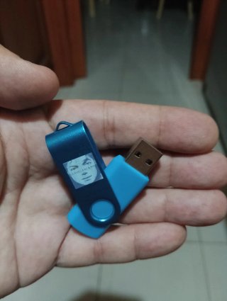 Llavero, Bolígrafo y Pendrive Invincible