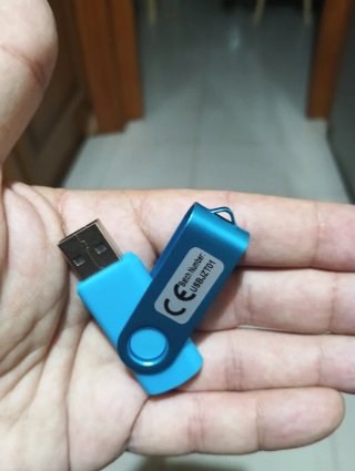 Llavero, Bolígrafo y Pendrive Invincible