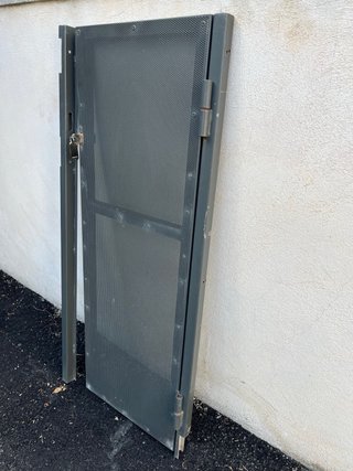 Puerta Hierro Galvanizado Malla y cerradura 112x40