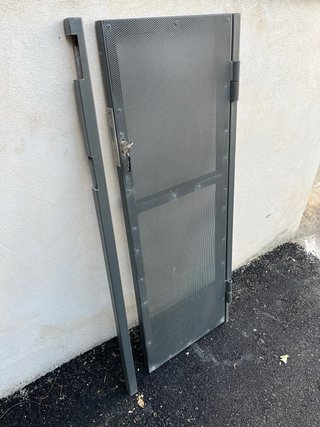 Puerta Hierro Galvanizado Malla y cerradura 112x40