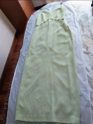 Vestido largo verde con escote