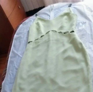 Vestido largo verde con escote