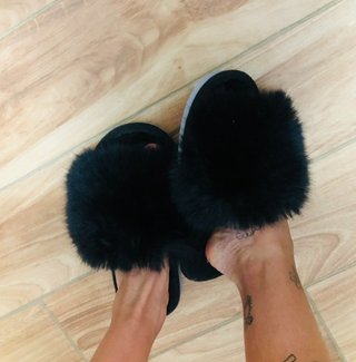 Zapatillas peludas negras