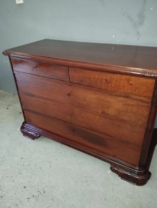 Cómoda antigua de nogal tratada