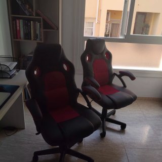 Sillas Gamer Playseat Negras con Detalles Rojos