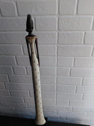 Figura africana artesanal mujer