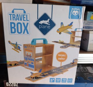 Travel Box Plane / Aeropuerto Madera