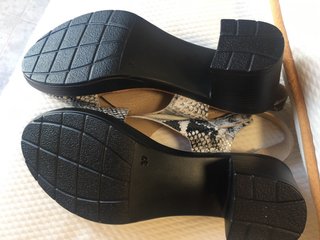 Sandalias Piel Animal Print Tacón