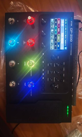 Pedalera multieffetti Valeton GP-200