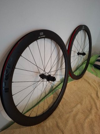Ruedas Carbono Perfil 50 en stock