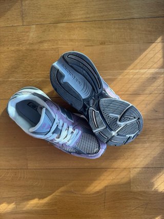 Zapatillas New Balance Moradas y Grises