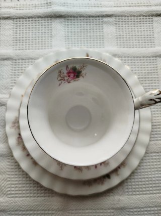 Trio de té porcelana rosas