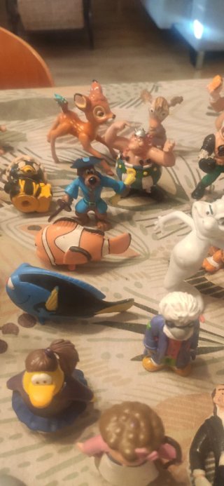 86 Figuras PVC Variadas Yolanda Bully Disney