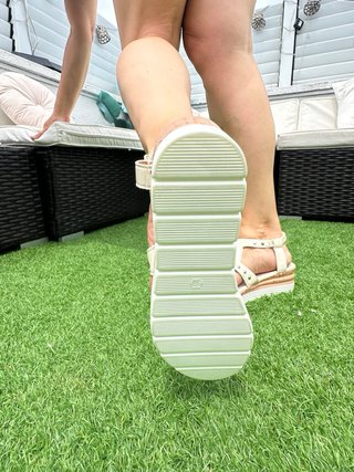 Sandalias Beige Cuña