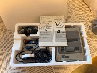 Consola Super Nintendo Entertainment System (MINT)