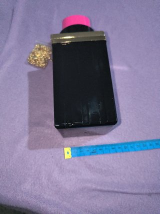 Bolso de mano negro y dorado