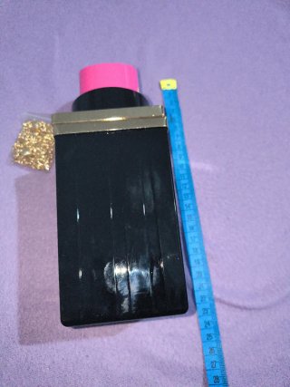 Bolso de mano negro y dorado