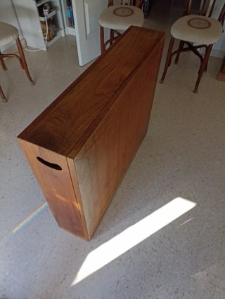 Mesa de comedor plegable de madera de teka.