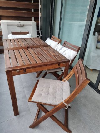 Mesa extensible madera y 4 sillas exterior