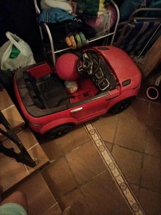 Coche eléctrico infantil rojo