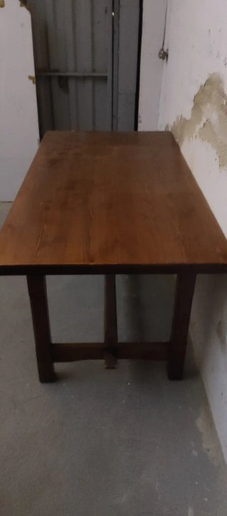 Mesa de madera rústica