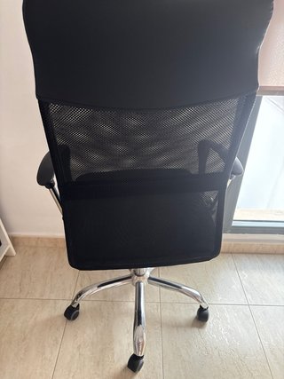 Silla de oficina ergonómica negra