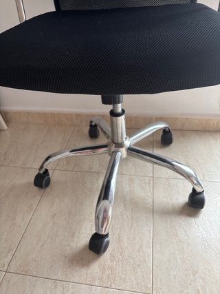 Silla de oficina ergonómica negra