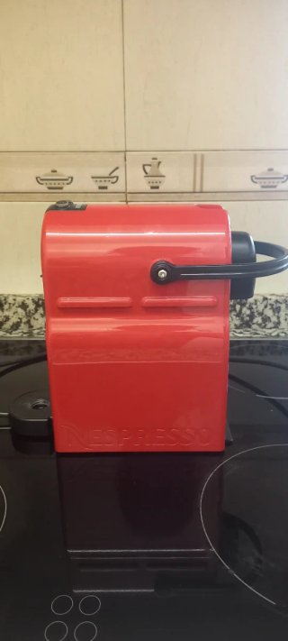 Cafetera Nespresso Krups Inissia Roja