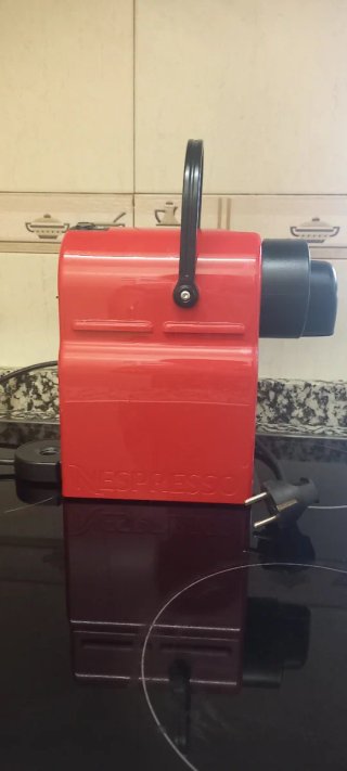Cafetera Nespresso Krups Inissia Roja