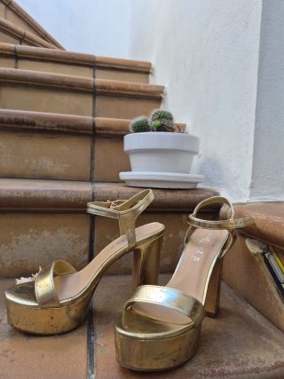 Sandalias doradas plataforma talla 39