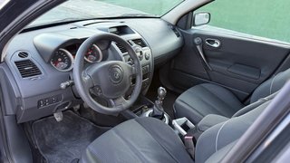 Solo 123.000 km Renault Megane 1.9 dci 120cv