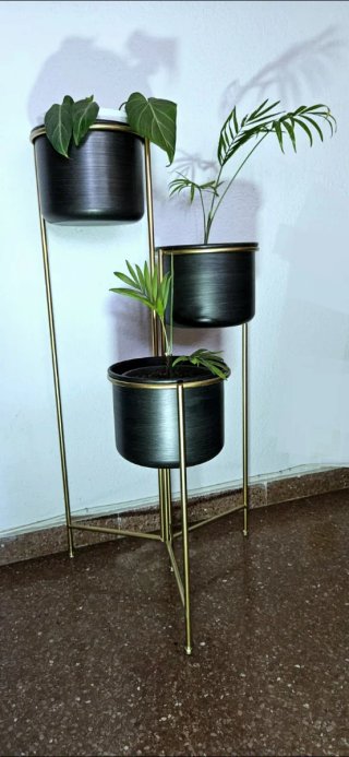 Macetero triple metálico dorado