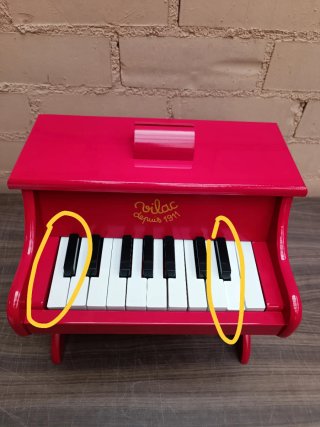 AVERÍADO - Piano de Madera Infantil Vilac
